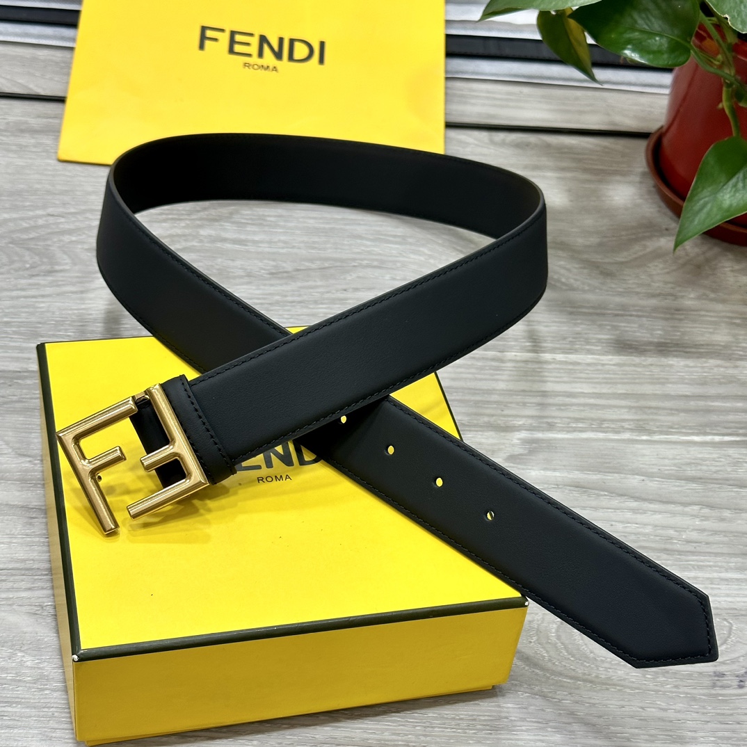 FENDl/芬迪专柜同款宽40MM双面原版小牛皮搭配单钌钯电镀扣完美的手感.油边出众的设计.风格高贵奢华