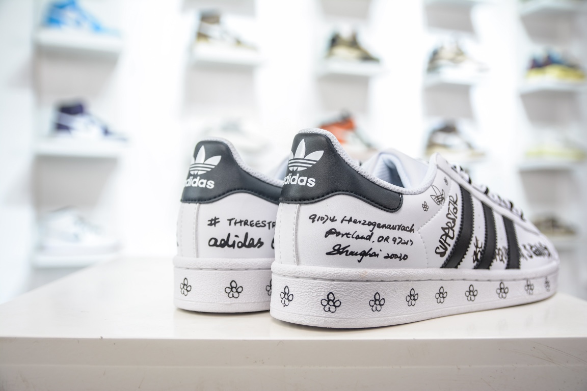 E Adidas Originals Superstar White and Black Petal Graffiti GV9804