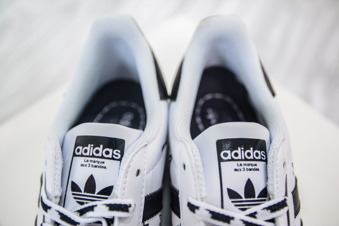 E Adidas Originals Superstar White and Black Petal Graffiti GV9804