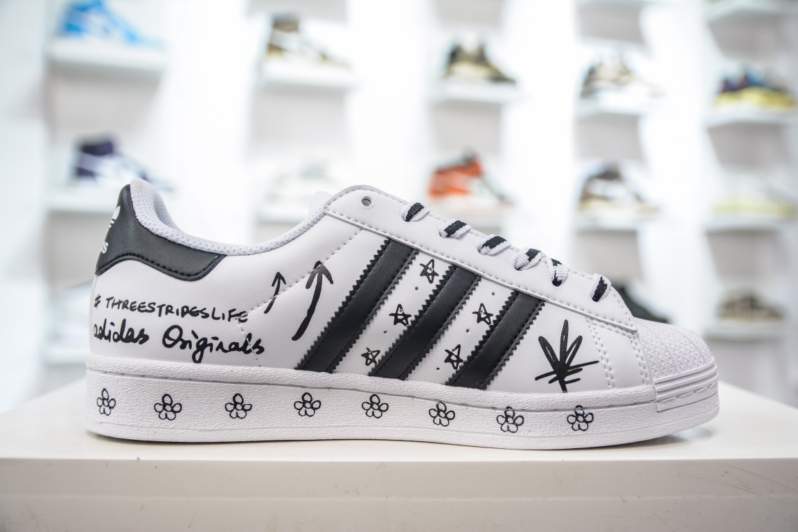 E Adidas Originals Superstar White and Black Petal Graffiti GV9804