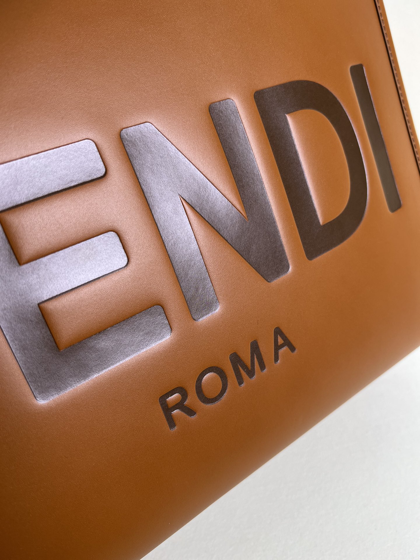 Fendi Sunshine Medium Brown Leather Tote Bag with Tortoiseshell Handles 5 i1685169288 4550 3