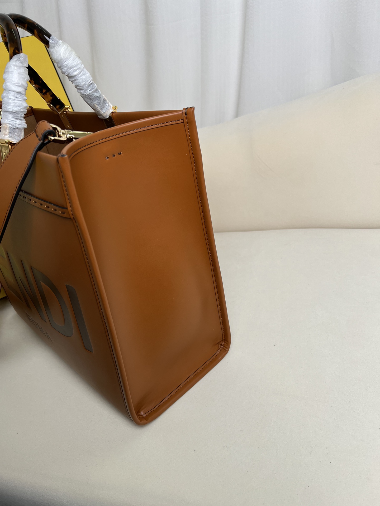 Fendi Sunshine Medium Brown Leather Tote Bag with Tortoiseshell Handles 6 i1685169288 5230 4