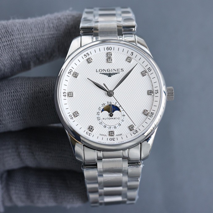 NO:144763,Longines / The new Mingjiang Men and Women Couple Series L2.909.4, the function is synchronized with the original version. The head is shifted to the second gear to the second gear to independently adjust the moon phase and the independent fast-adjustment calendar function. [Case] ​​Size: 41m/12m, carefully developed, without missing any details, meticulously restore the unique elegant essence of the Mingjiang Series case, allowing the wearer to stick to his hands and be comfortable during the wear process. The style and process of willow-shaped blue steel quenching needle (burning blue needle) are synchronized with the genuine product. The operation and debugging methods are consistent with the original version. The wheat ear texture on the dial is the same as the genuine product, and the male and female cannot be distinguished by the naked eye. [Watch strap] is matched with the Italian cowhide strap and the classic Longines butterfly steel buckle. It is consistent with the original version. 41m/12m [Movement] uses the original imported 2824-2 movement, and it is accurate to move!  Three codes in one, the first choice!  Determine the exclusive quality!  longines cowhide19860909浪琴 / 全新名匠男女款情侣系列L2.909.4, 功能与原版同步 , 把头拨到第二档位可以独立快调月相,独立快调日历功能,【表壳】尺寸: 41m/12m,用心研发,不放过任何细节,一丝不苟的还原名匠系列表壳独特的优雅精髓,让佩戴者在佩戴过程中既贴手,且舒适.柳叶形蓝钢淬火表针（烧蓝针）版型和工艺均同步正品,操作和调试的方法吻合原版,表盘上的麦穗纹理同正品如出一格,肉眼无法辨雌雄.【表带】搭配意大利牛皮表带,搭配浪琴经典蝴蝶式精钢表扣.与原装一致 41m/12m【机芯】采用原装进口2824-2机芯,走时精准！三码合一,必备首选！认准独家品质！,,longines,cowhide,Watch