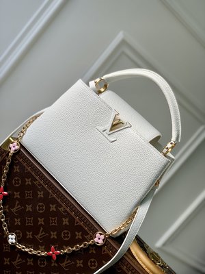 Designer 7 Star Replica
 Louis Vuitton LV Capucines Bags Handbags White Polishing Chains M22375
