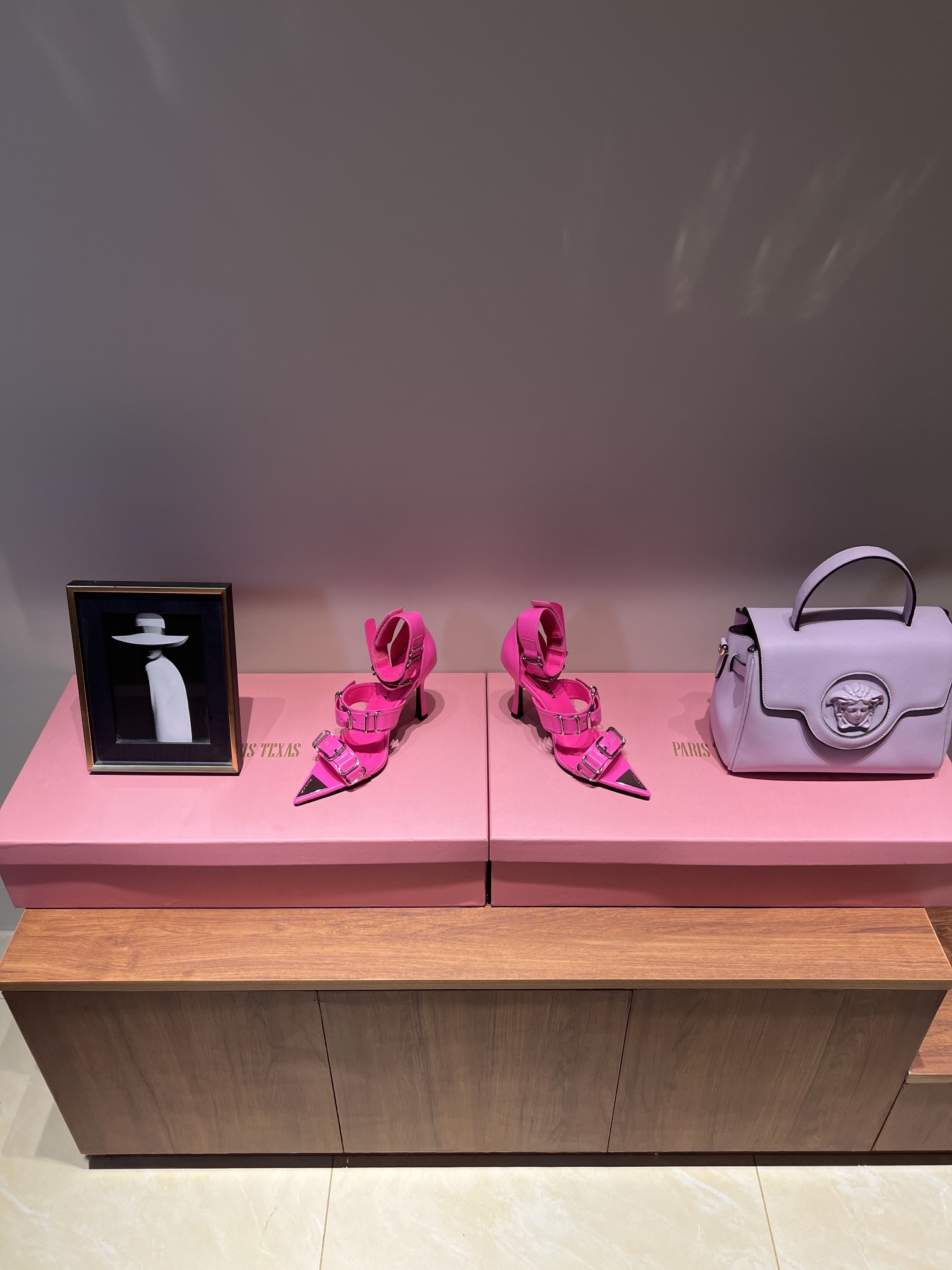 “High Heel Metal Decorator: DYMONLATRIY 23AW Top Edition with Pointy Toe Design” - 图片 3