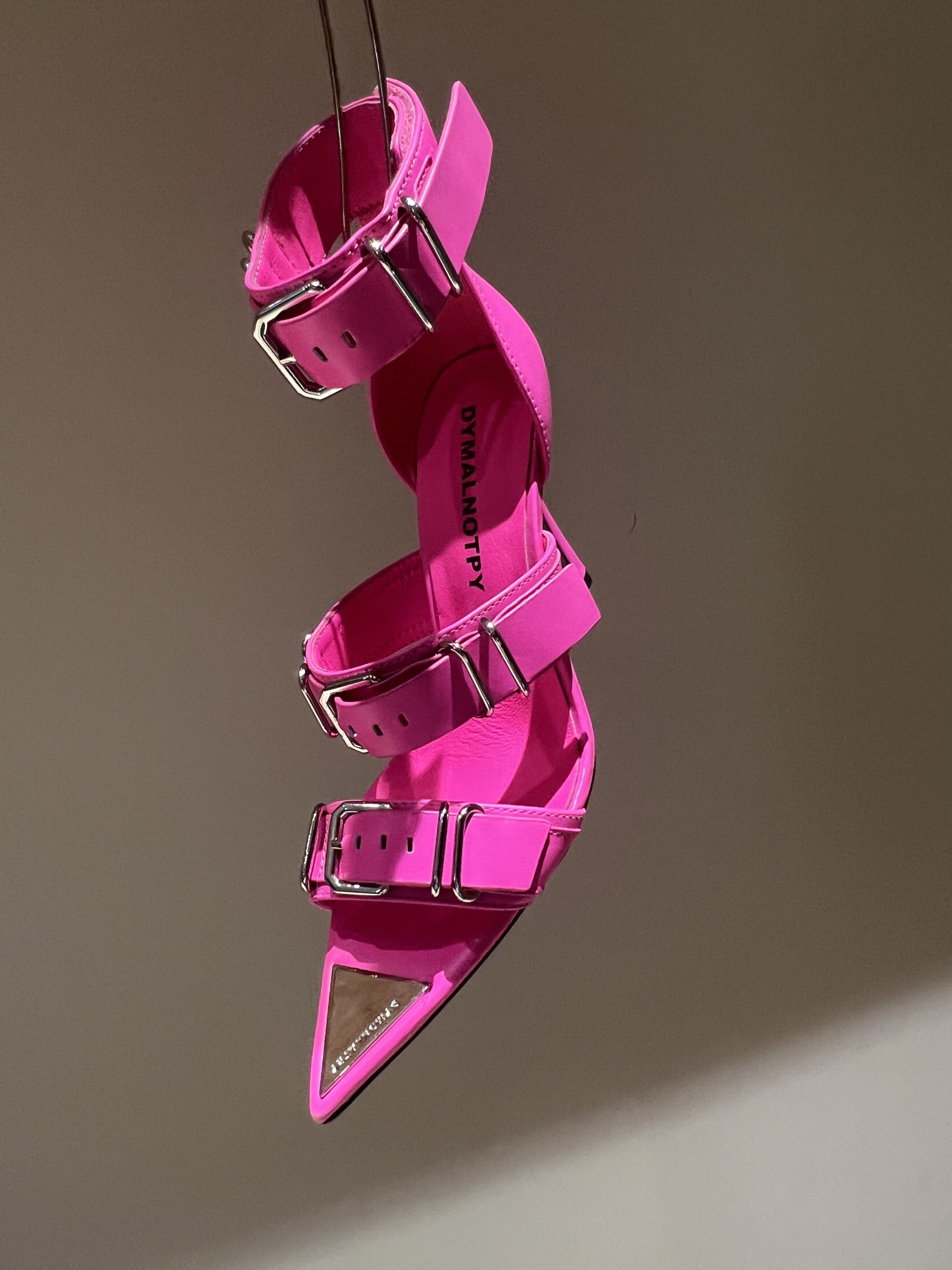 “High Heel Metal Decorator: DYMONLATRIY 23AW Top Edition with Pointy Toe Design” - 图片 8