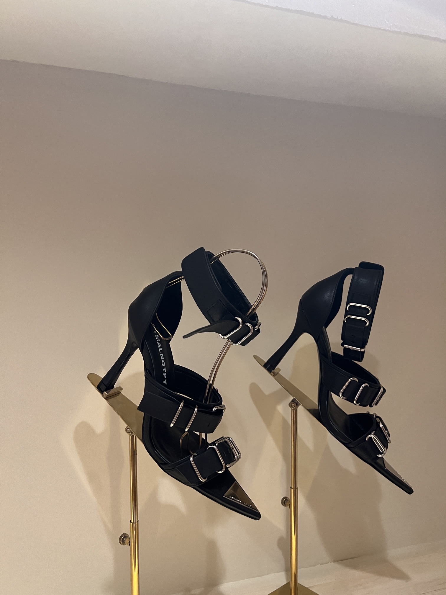 High Heel Metal Decorator: DYMONLATRIY 23AW Top Edition with Pointy Toe Design - 图片 9
