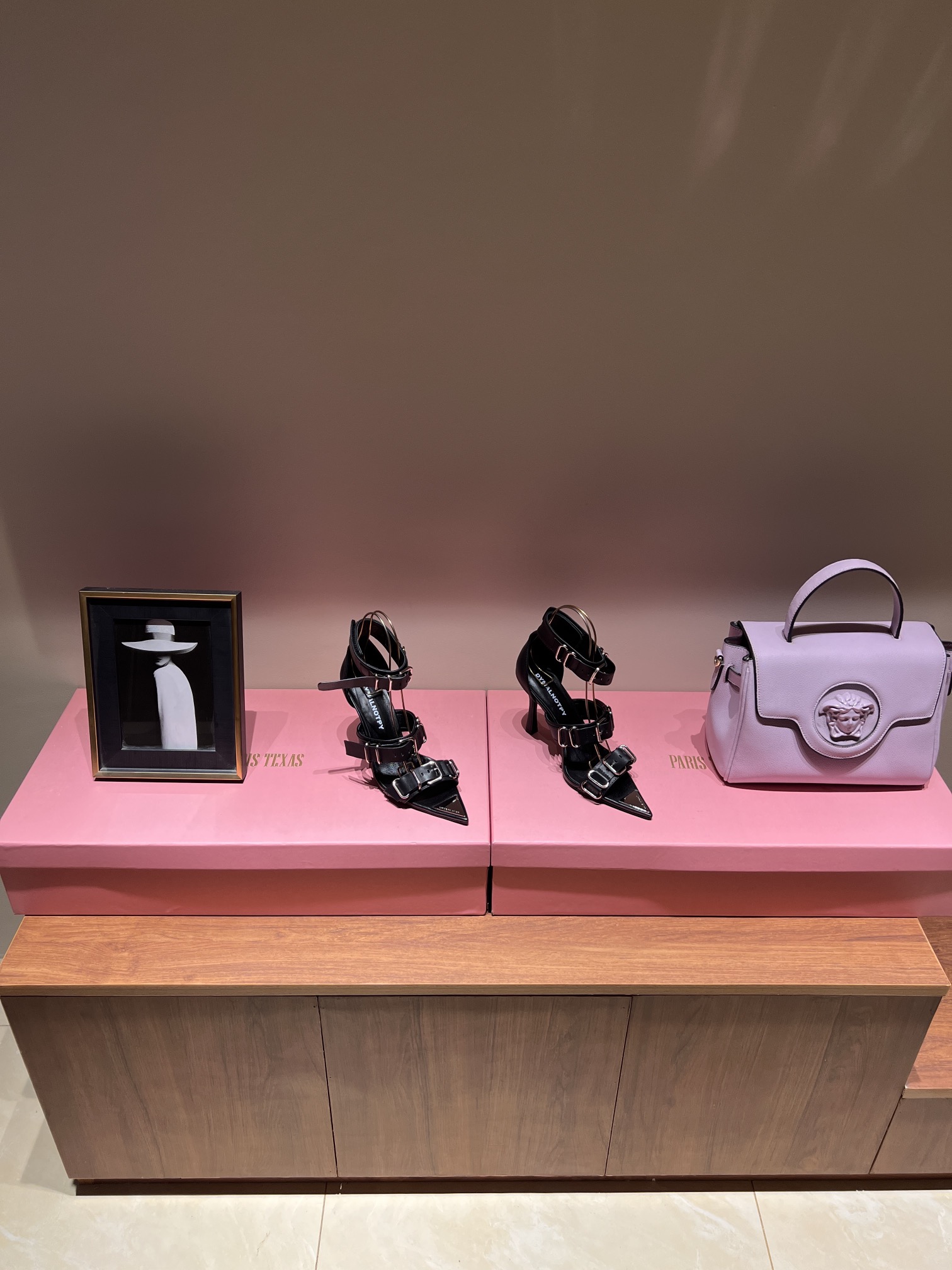 High Heel Metal Decorator: DYMONLATRIY 23AW Top Edition with Pointy Toe Design - 图片 2
