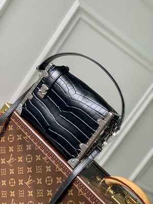 Louis Vuitton LV Petite Malle Handbags Crossbody & Shoulder Bags Top Designer replica
 Black Cowhide M21477