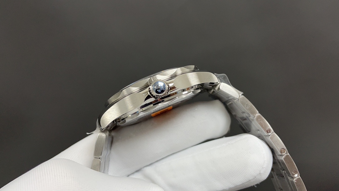 Omega 欧米茄 海马 300 8800