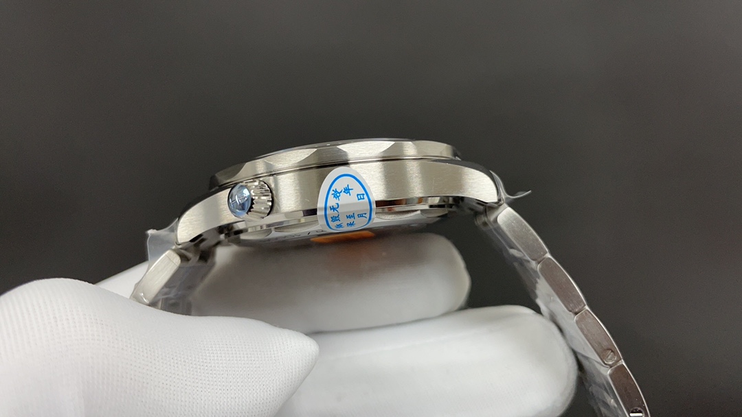 Omega 欧米茄 海马 300 8800