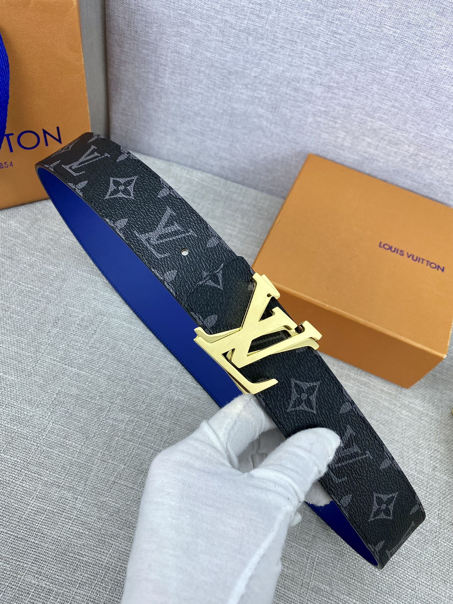 作为路易威登备受喜爱的设计之一LVI