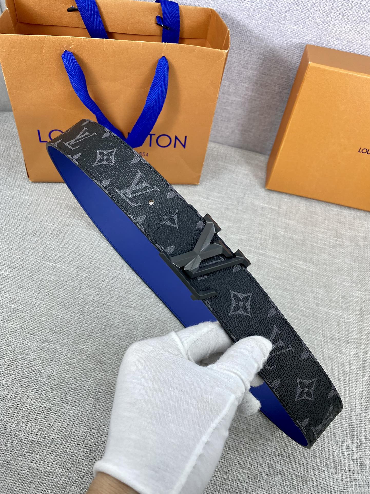 作为路易威登备受喜爱的设计之一LVI