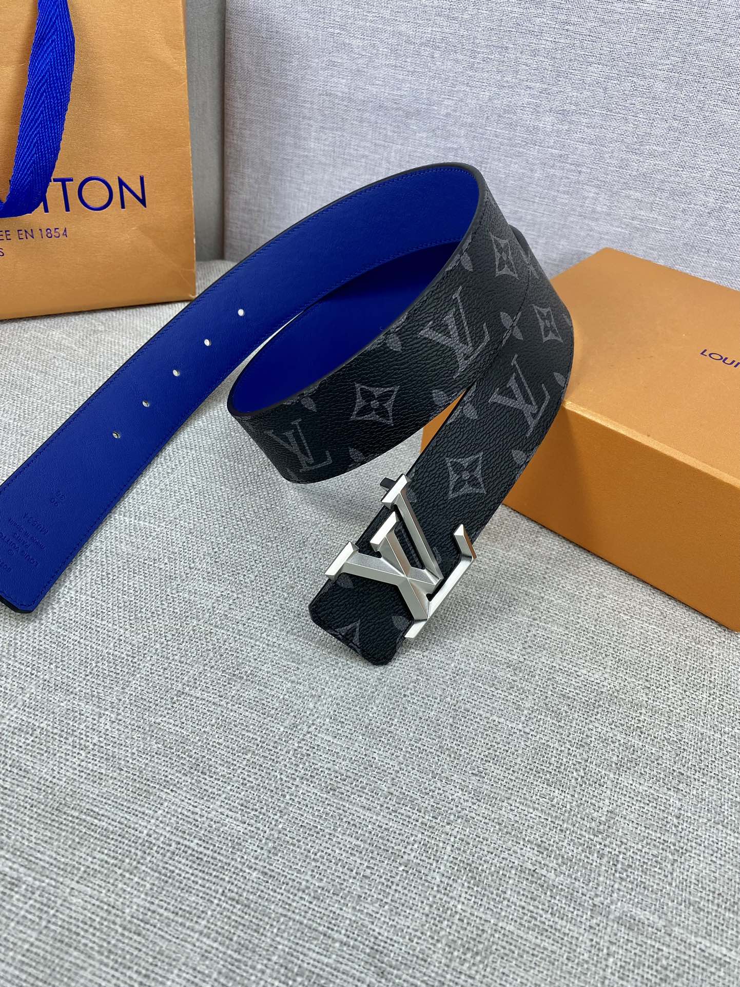 作为路易威登备受喜爱的设计之一LVI