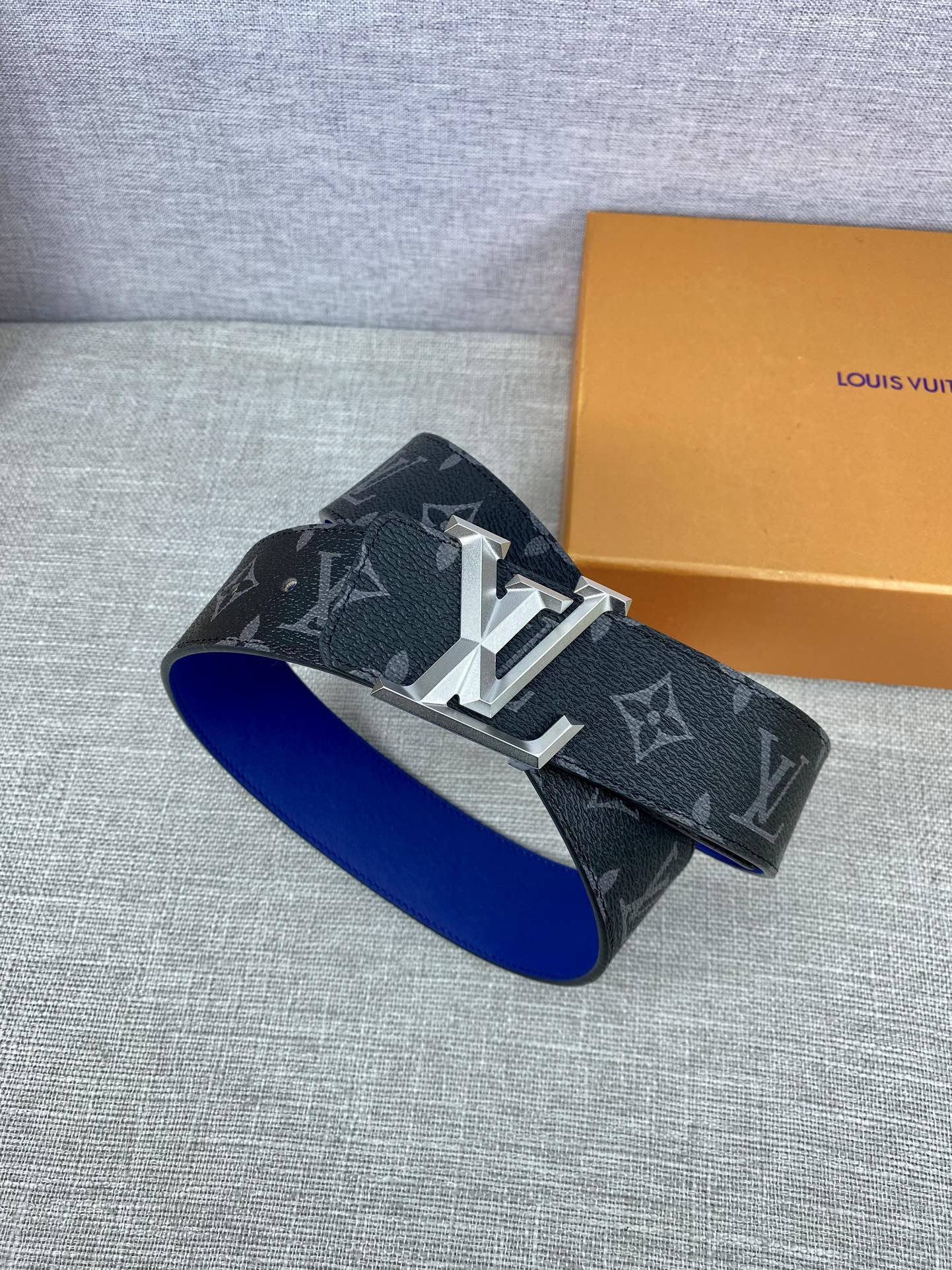 作为路易威登备受喜爱的设计之一LVI