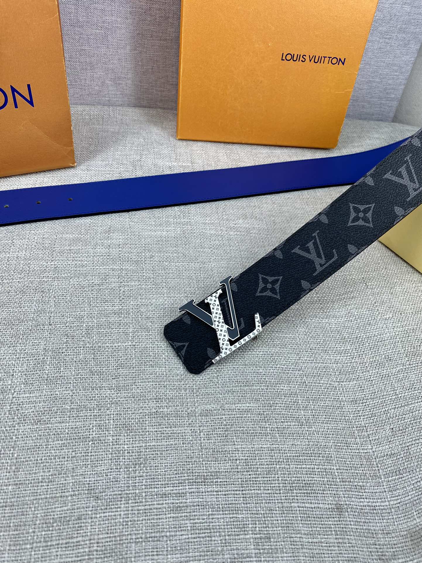 作为路易威登备受喜爱的设计之一LVI