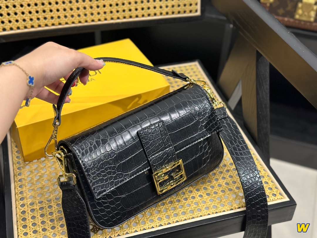 fendi #fendibag #gucci #louisvuittonhandbags #chanel #bags #newluxury520.x. yupoo.com , whatsapp : +8613632488315