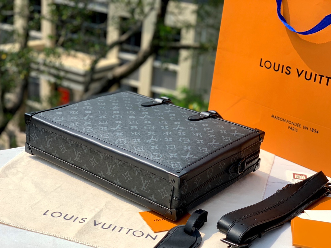 非市场普通货 进口皮料半钢五金尺寸29x 38x 8cm香港贸易公司订单！Lv Soft Trunk黑花