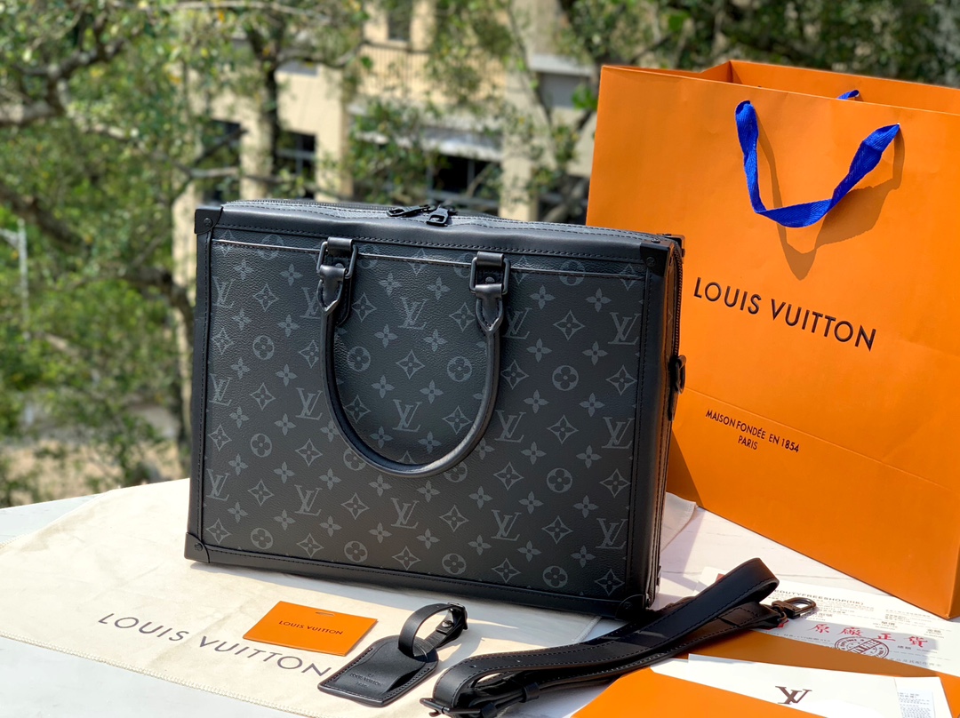 非市场普通货 进口皮料半钢五金尺寸29x 38x 8cm香港贸易公司订单！Lv Soft Trunk黑花