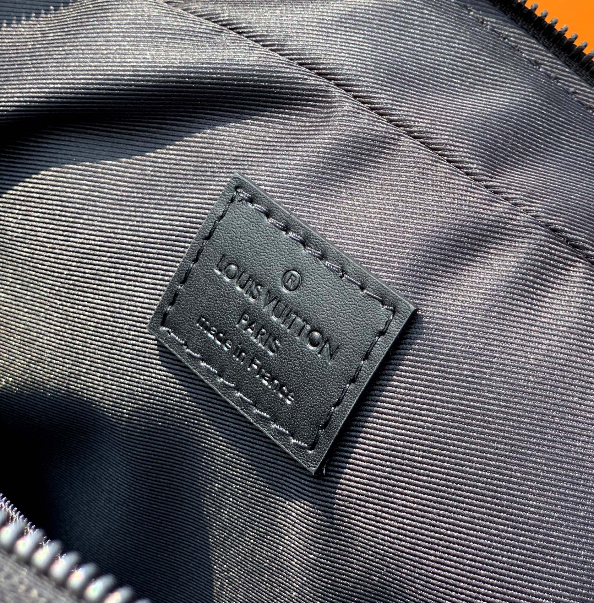 非市场普通货 进口皮料半钢五金尺寸29x 38x 8cm香港贸易公司订单！Lv Soft Trunk黑花