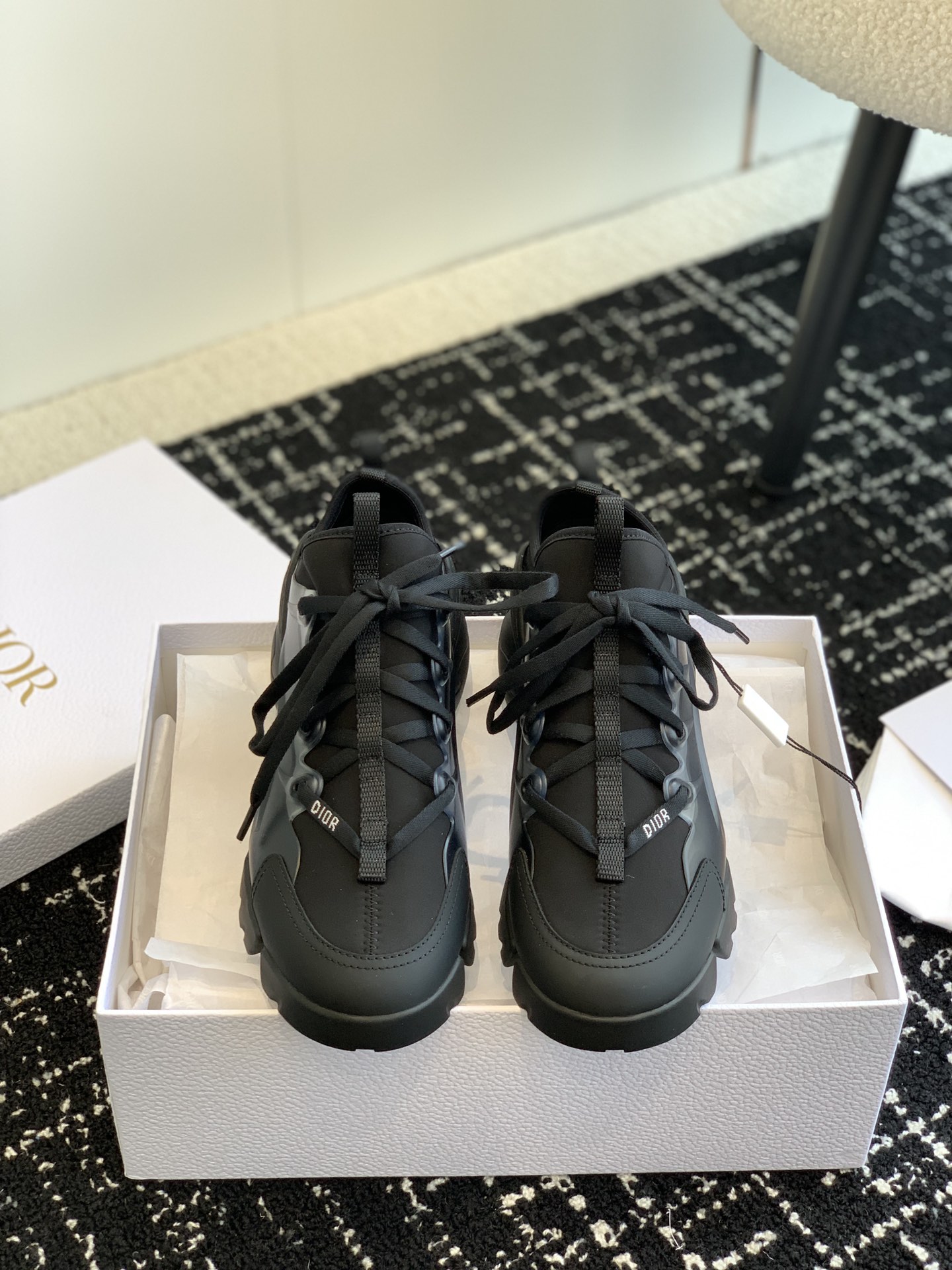 NO:412846,The latest upgrade of the Dongguan purchasing agent Dior neoprene sneakers Dior Fusion series!  The delicate and exquisite original last is freely compared!  The upper is made of dyed silk cowhide, with a delicate texture and three-dimensionality and elasticity. The latest hot melt technology is used in the upper film, which is integrated, crystal clear and transparent. Imported lycra elastic cloth is paired with dyed sheepskin cloth throughout the inner lining, original cowhide footbed, original private mold combination sole Size#35-40 (40 customized, non-return and exchange), dad shoes, dior, sneakers, cowhide, sheepskin19860909东莞代购级最新升级 Dior氯丁胶片运动鞋 Dior Fusion 系列！ 秀气精致的原版楦型,随意比对！鞋面采用透染丝绸牛皮,质感细腻的同时兼具立体感与弹性. 最新热熔科技应用于鞋面胶片,一体而成,晶莹剔透,通透感十足. 进口莱卡弹力布搭配本染绵羊皮布遍内里,原版牛皮垫脚,原版私模组合大底 Size#35-40（40订做不退换）,老爹鞋,dior,sneakers,cowhide,sheepskin,Women's Shoes