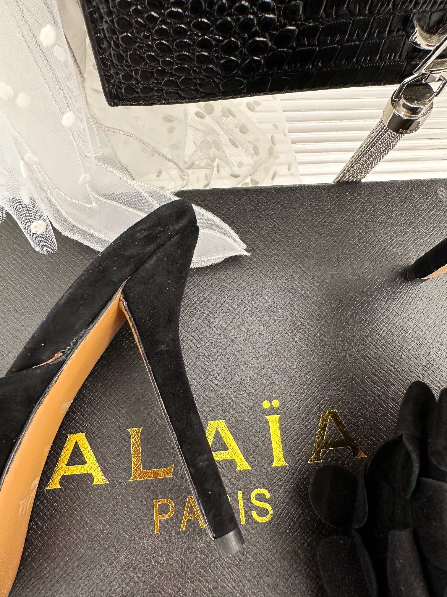 Alaia23春夏圆片缀饰拼接圆头平