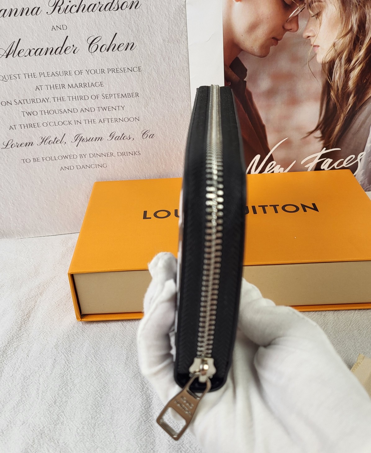 Leather wallet gift presentation idea