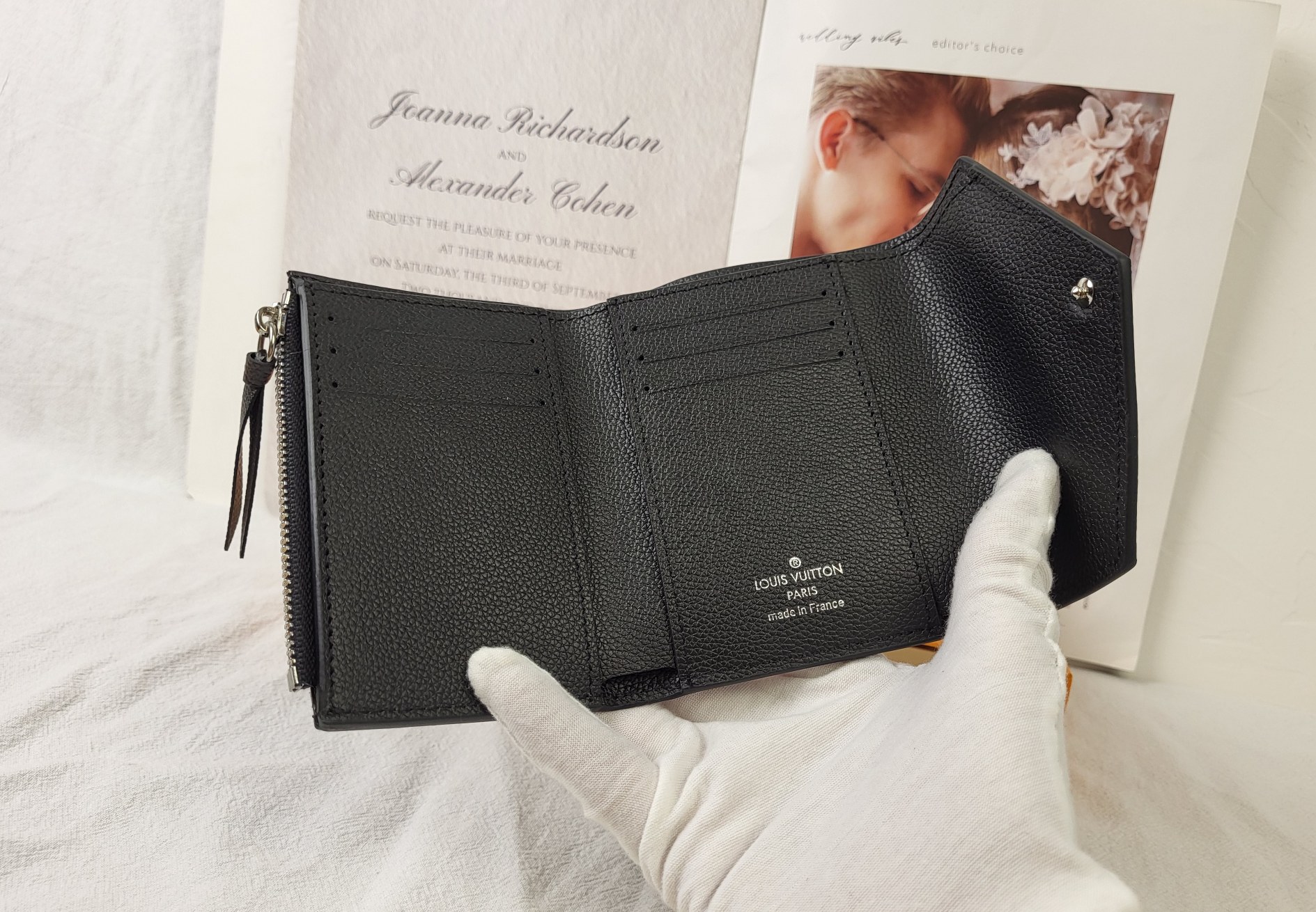 Louis Vuitton x Yayoi Kusama Zippy wallet logo detail