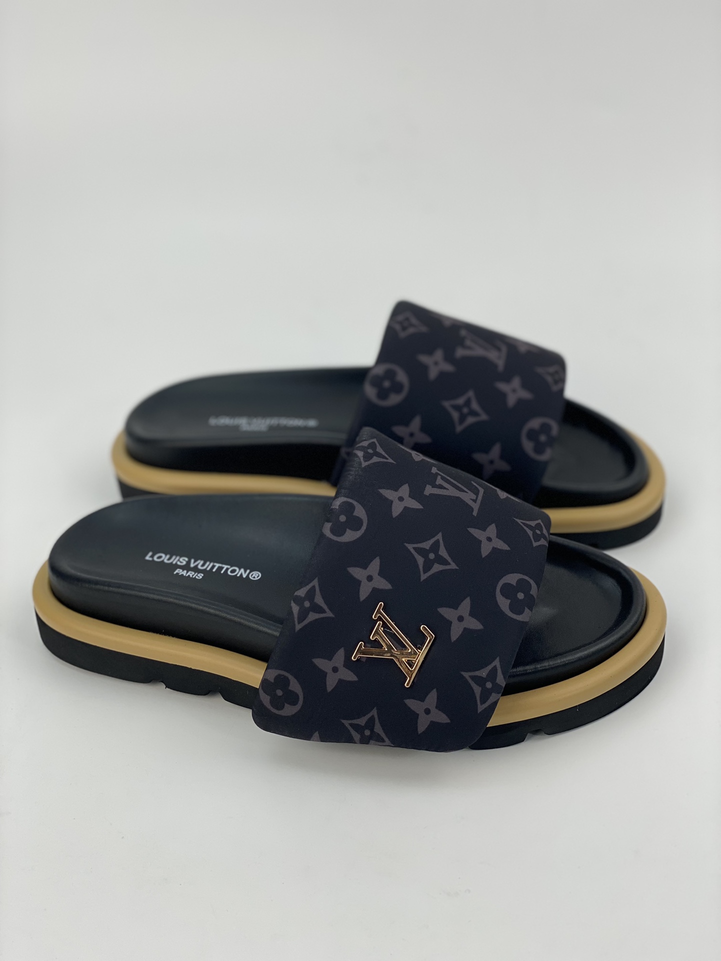 240 路易威登 Louis Vuitton Pool Pillow Comfortlv 日落系列魔术贴凉拖鞋