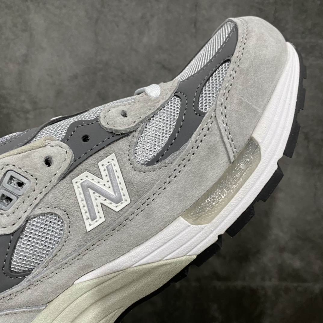 图片[6]-【总裁版】New Balance M992GR 新百伦NB992总统复古慢跑鞋 元祖灰顶级品质 第一梯队高价零售首选版本n正确3M反光细节 原楦原纸版开发正确6层组合底模 精密开发 后跟透明TPU水晶装饰条稳固 沿用了引以为傲的跑鞋手工技艺 采用猪皮绒面并包裹局部透气网面的鞋身设计 菱网鞋舌上刻有New Balance USA 鞋面依旧身着经典的大热之灰 彰显了其高端的品质身份  尺码：36 37 37.5 38 38.5 39 40 40.5 41.5 42 42.5 43 44 45 46.5-莆田鞋批发中心