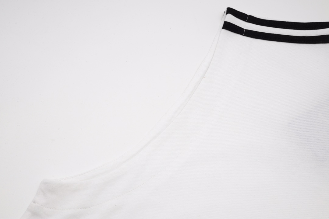 BALENCIAGA 2023 阿迪联名系列背心 LOGO刺绣圆领宽松OS短袖T恤 肩位经典三杆织带