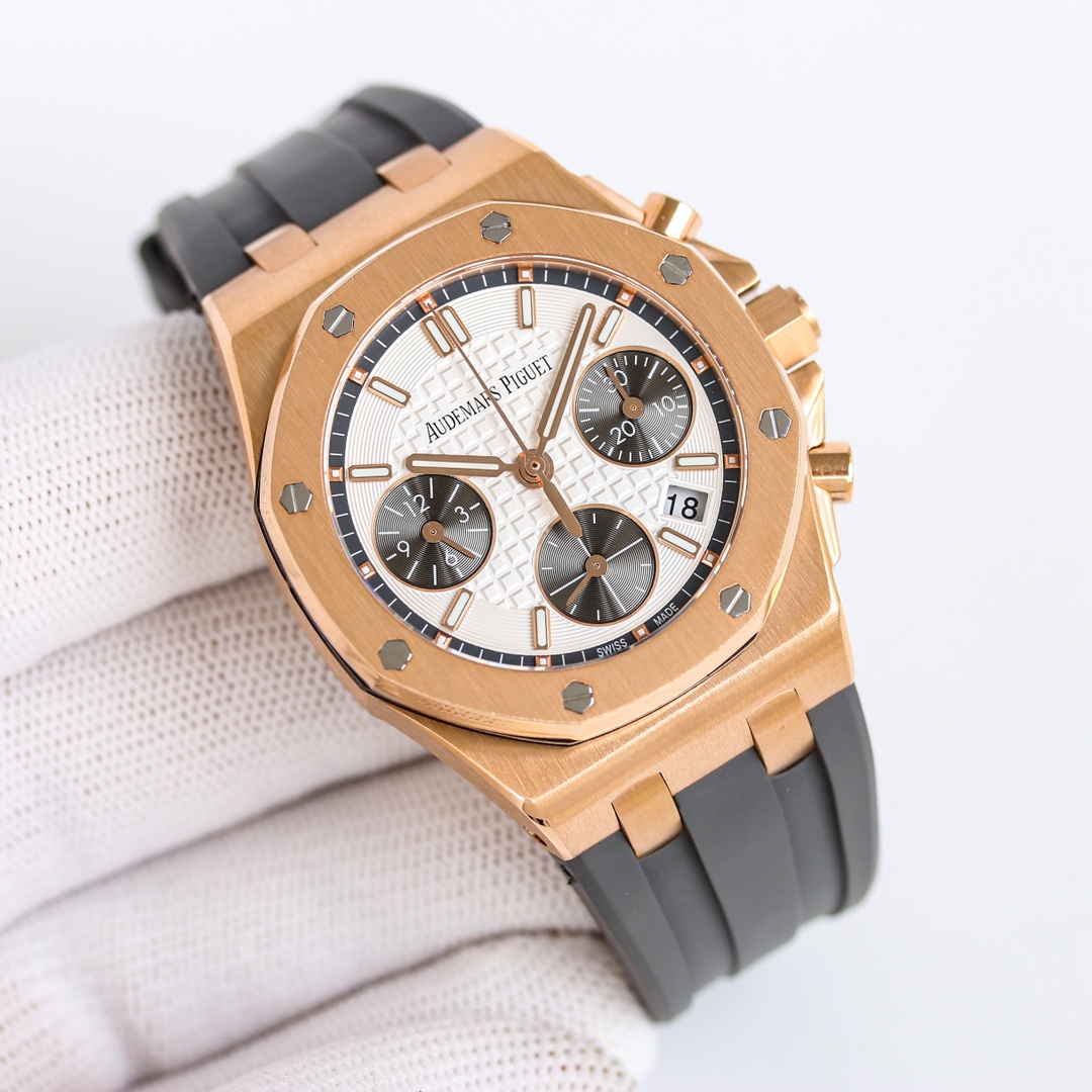 NO:143070,Produced by Mingjiangrui Watch, White Shell, Gold Shell, Diamond 50, Xiaohongshu's popular Audemars Piguet women's model 37mm, star Wang Ziwen's same model A Currently the highest mechanical movement version is the authentic one!  mechanical!  Don't spend money on quartz!  AP Royal Oak Offshore chronograph watches, truly one-to-one original replica, all dials are carefully created and developed with original authentic dial templates, and the flash sale market is not suitable for high imitation. Everyone is welcome to identify them. At present, one of the popular women's models at home and abroad is hard to find a genuine watch. The second-hand market price has risen to 50W, which is quite valuable and value-added. You can buy it. Each model is literally the original authentic substitute level. It took a full year and 4 months from the development of the color. In order to ensure that everyone can buy the most cost-effective watch with the least money, the case material is imported 316 stainless steel, with ultra-high fine grinding and wire drawing technology, and detailed processing!  The dead corners are hand-drawn, and the hardware accessories at each position are polished to keep the original consistent. The technical breakthrough has made the shells interchangeable. The 2-ring port adopts high-gloss polishing and original manual inlaying techniques to ensure that the size of 32 brightly cut diamonds is consistent and arranged neatly. Each literal is an original substitute dial, which is not comparable to high imitations on the market. The original mold opening word nails and pointers are most worth cherishing. The dial is integrated into one and truly restores the authentic effect. It is not divided into two layers in the market, and it is not shine!  4 assembled movement, accurate and stable when walking. 5 case head and pellet movement, and strap details are all authentic!  It can achieve genuine interchange, excellent quality, reasonable price, small quantity arrives, first served!  Mingjiang Rui Watch exquisitely recommended multi-functional mechanical women's watch Mingjiang Rui Watch carefully creates super real-life pictures for you, audemars19860909名匠瑞表出品 白壳 金壳 钻50 小红书热门爱彼Audemars piguet女款37mm 明星王子文同款 A 目前最高机械机芯版本正品是机械！机械！不要花冤枉钱买了个石英！ AP皇家橡树离岸系列计时腕表、真正一比一原版复刻,所有表盘都以原装正品表盘模版精心打造开发出来,秒杀市场不对版高仿,欢迎大家来鉴别.目前在国内外女款热门之一市场正品一表难求,二手市场价格已经上升到50W幅度相当保值增值款,能买到就赚到.每一款字面都是原装正品代用级别,从开发面对颜色整整花了1年4个月时间, 为了保证大家花最少的钱就能买最划算的表款,1表壳材质属进口316精钢,超高精细打磨拉丝工艺,细节处理！死角位进行手工拉丝,各个位置五金配件打磨保持原装一致,打造技术性攻破已做到壳可正品互换.2圈口采用高光抛光加原装人工镶嵌手法,保证32颗明亮切割美钻大小一致,排列整齐,3每一款字面都是原装代用级表盘,非市场上高仿所能比拟,原装开模字钉和指针最值得珍惜是表盘一体成型真正还原正品效果,非市场分二层,没光泽！4装配机芯,走时精准稳定.5表壳头粒活动,表带细节,都是参足正品！能达到正品互换,品质优秀,价格合理,少量到货,先抢先得！名匠瑞表精致推荐多功能机械女士腕表 名匠瑞表为你精心打造超真实实物图拍摄,,audemars,Watch