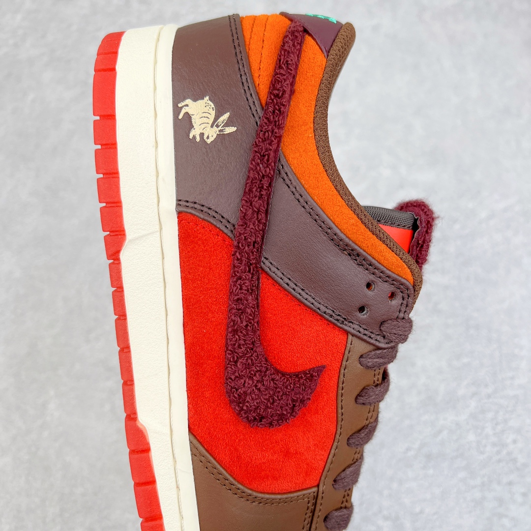 图片[6]-零售💰180 ＃G版福利特价‼NK SB Dunk Low\”Year of the Rabbit\” CNY中国年成都限定 棕橙 FD4203-661 毫无疑问市场中端王者 口碑大厂出品 品控大底版型不断改良更新 全套原纸板楦头开发 确保原汁原味 完美呈现DUNK版型 一比一鞋头弧度高度鞋身弧度 此版本只针对中端市场 皮料材质有所更替 其他数据细节工艺流程均保持一致 绝不口嗨 细节品控鞋型随意对比 独家私模官方第六代原厂航空铝磨具打磨大底 鞋头坡度极致还原 无解鞋型 原盒原配 圈内天花板工艺 原厂玻璃冲刀 超高清洁度 全鞋零毛边皮料切割 原厂中底布点胶 中底布拉帮走线遵循公司 SIZE：35.5 36 36.5 37.5 38 38.5 39 40 40.5 41 42 42.5 43 44 44.5 45 46 47.5 编码：by1936080-运动鞋