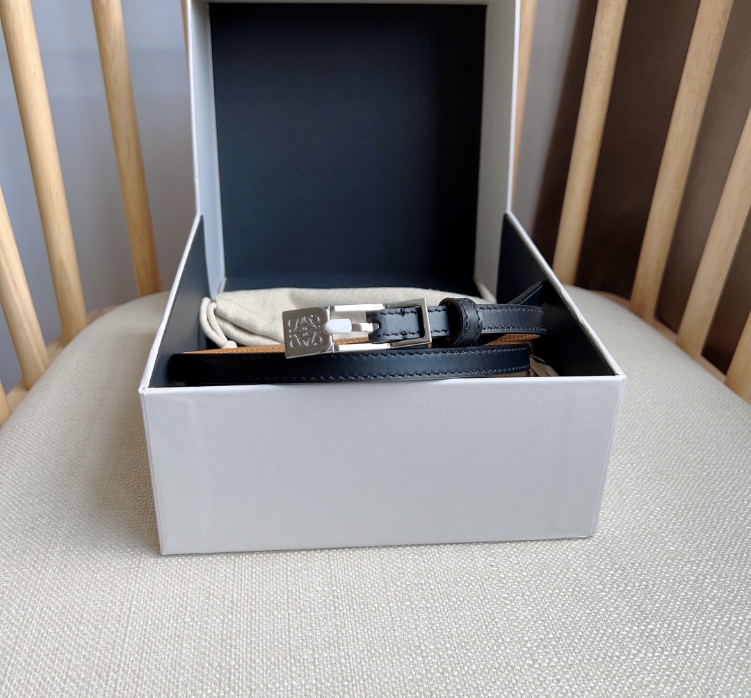 LOEWE罗意威专柜最新同款腰带[庆