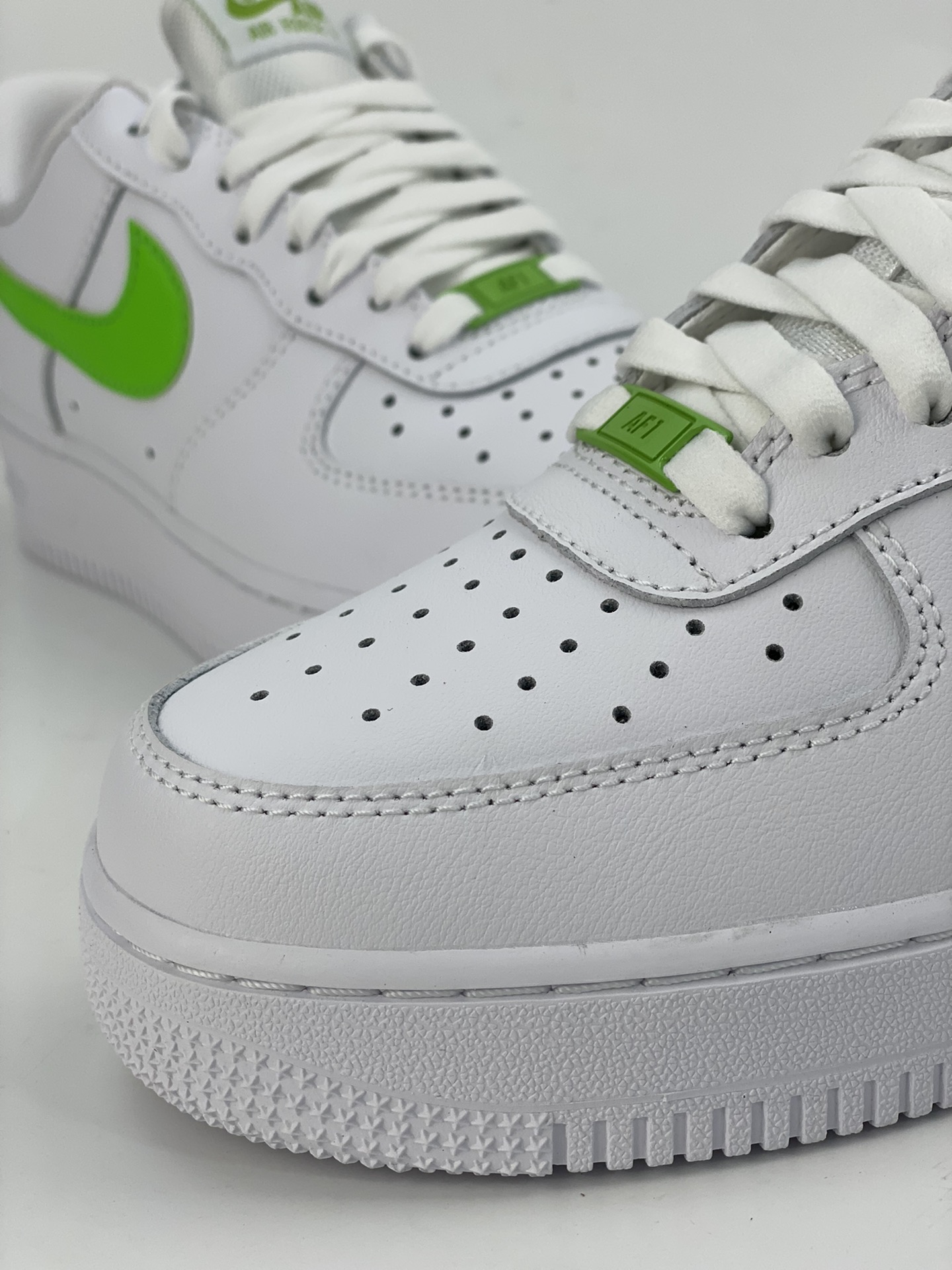 Nike Air Force 1 Low 07 White Sports Green DD8985-112