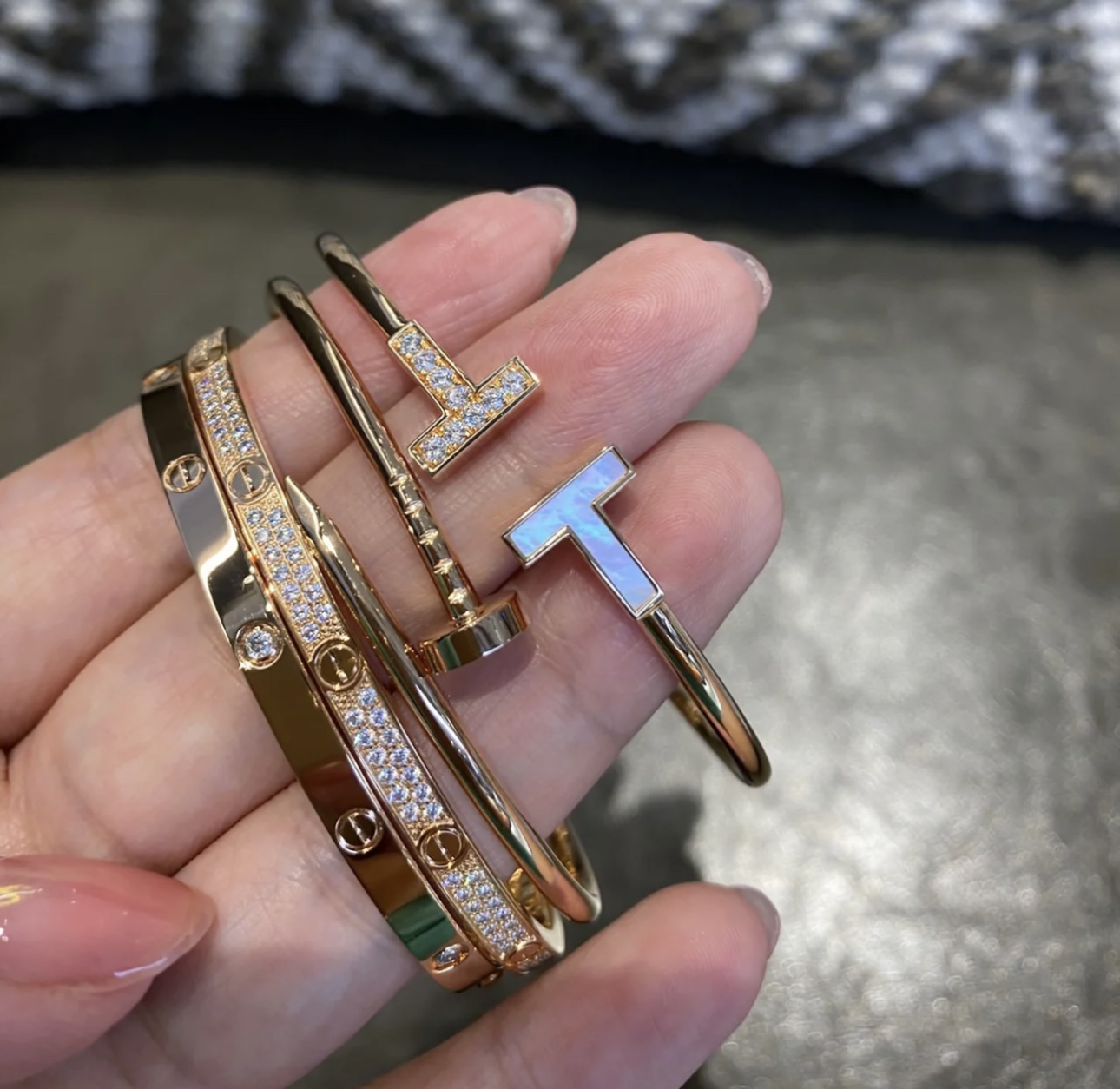 A timeless classic bracelet, ideal for stacking - Comprehensive 3