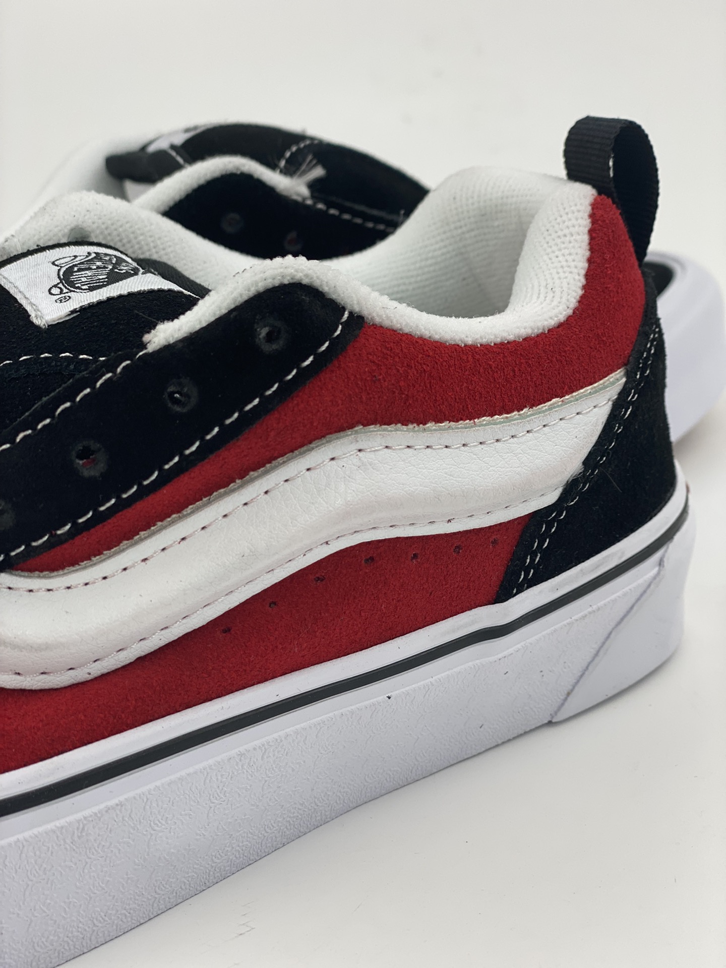 Vans official Knu Skool black and red contrasting American classic color matching men's and women's shoes
