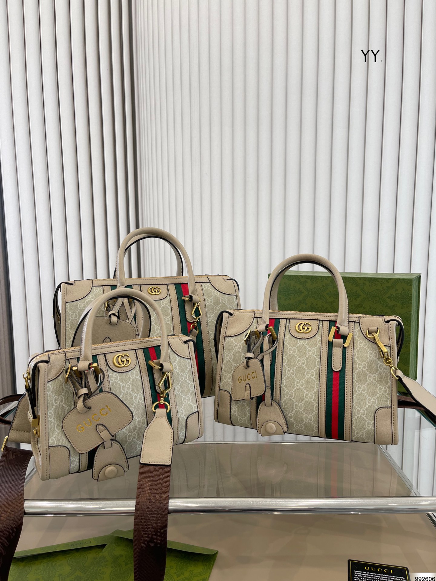 Gucci Luksus
 Torby typu crossbody i na ramię