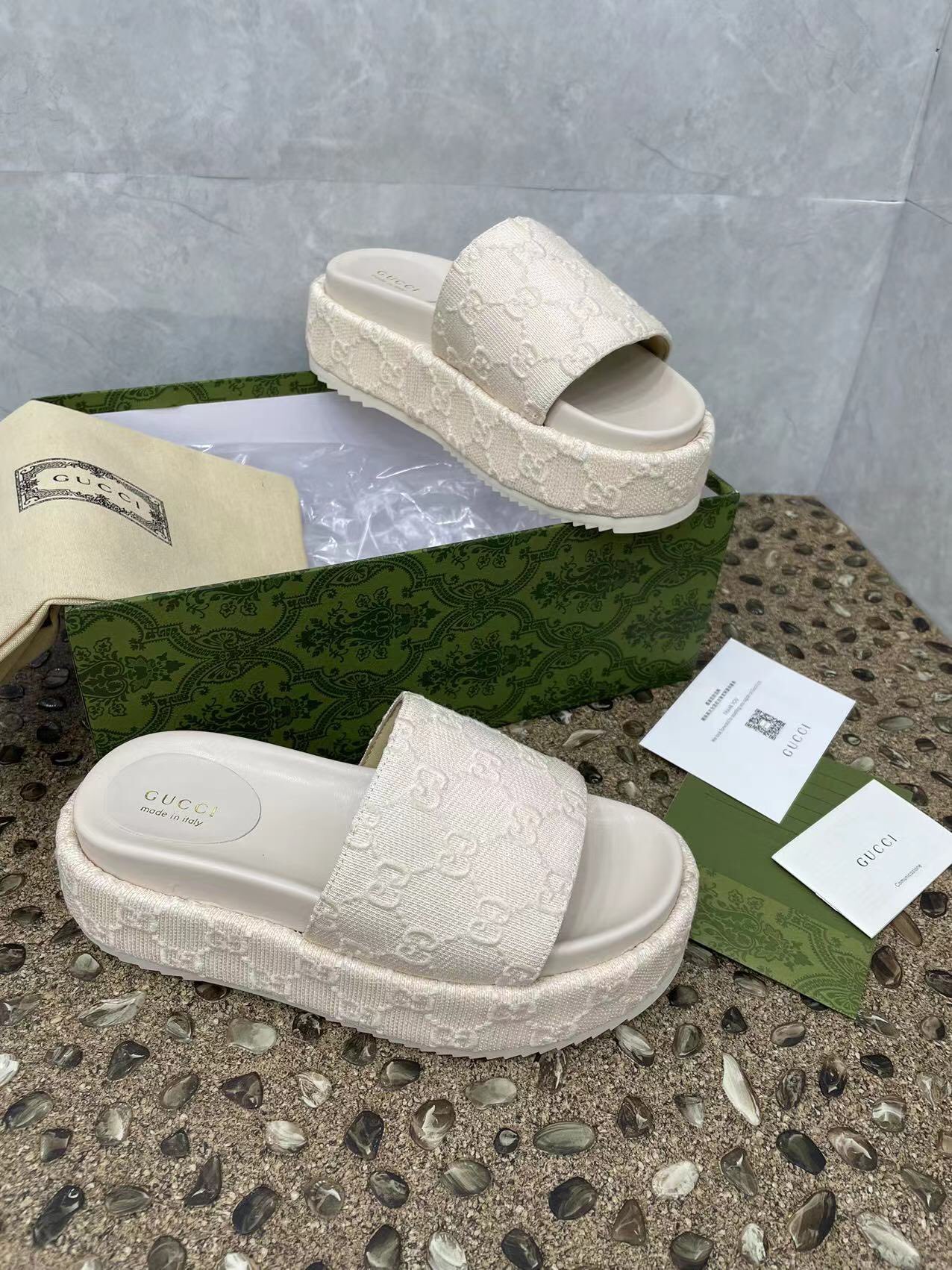 P220GUCCI Sitio web oficial Nuevo Sandalias de fondo grueso para mujer Primavera Verano Nuevo El log