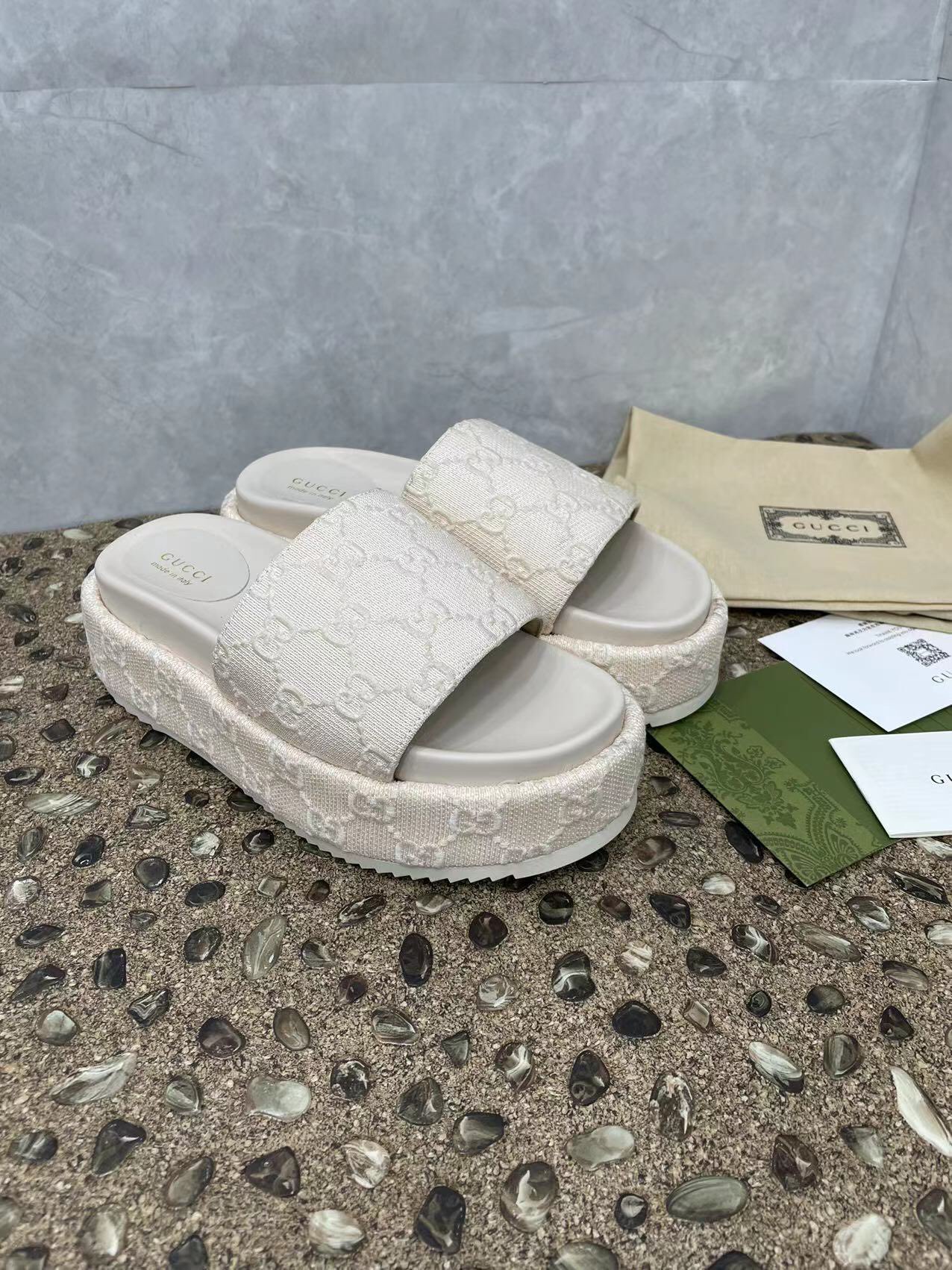 P220GUCCI Sitio web oficial Nuevo Sandalias de fondo grueso para mujer Primavera Verano Nuevo El log