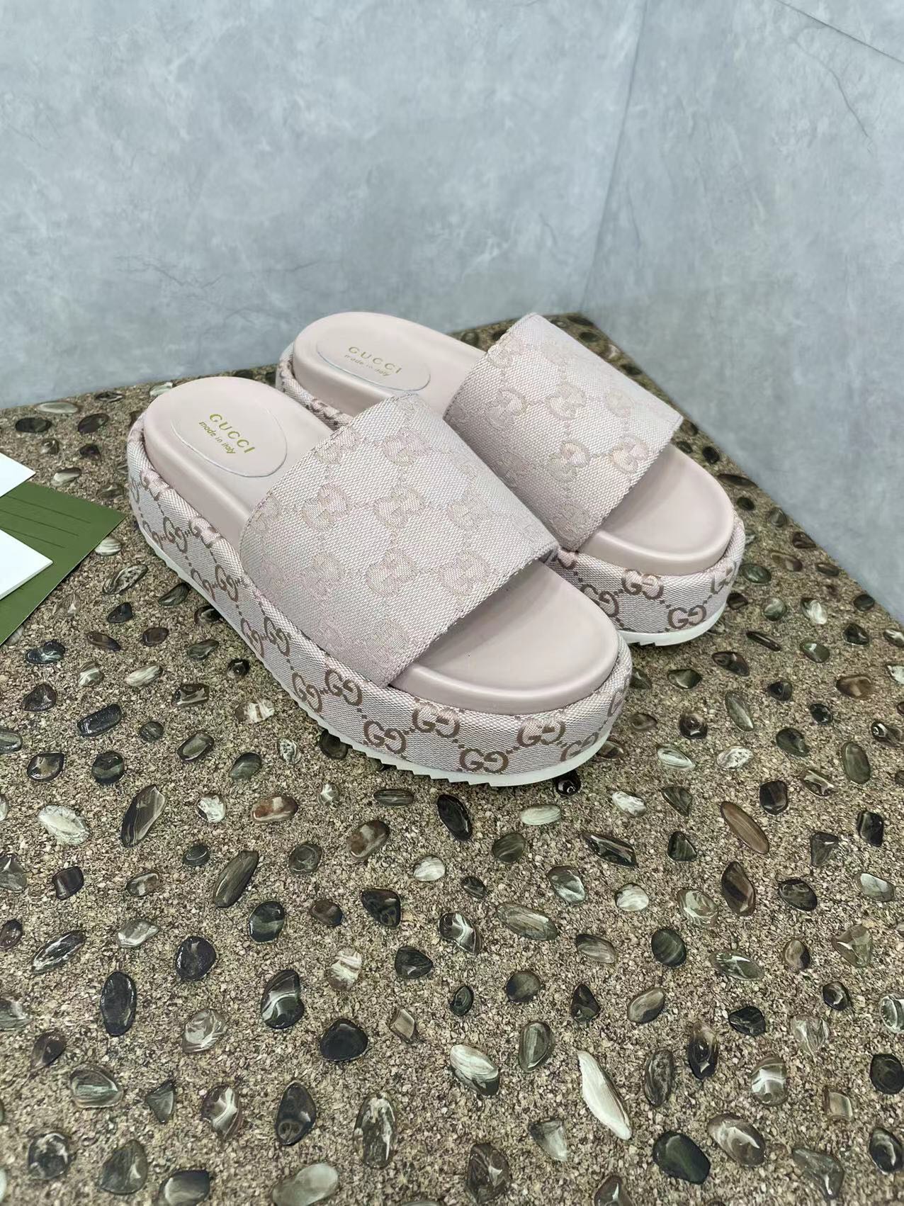 P220GUCCI Sitio web oficial Nuevo Sandalias de fondo grueso para mujer Primavera Verano Nuevo El log