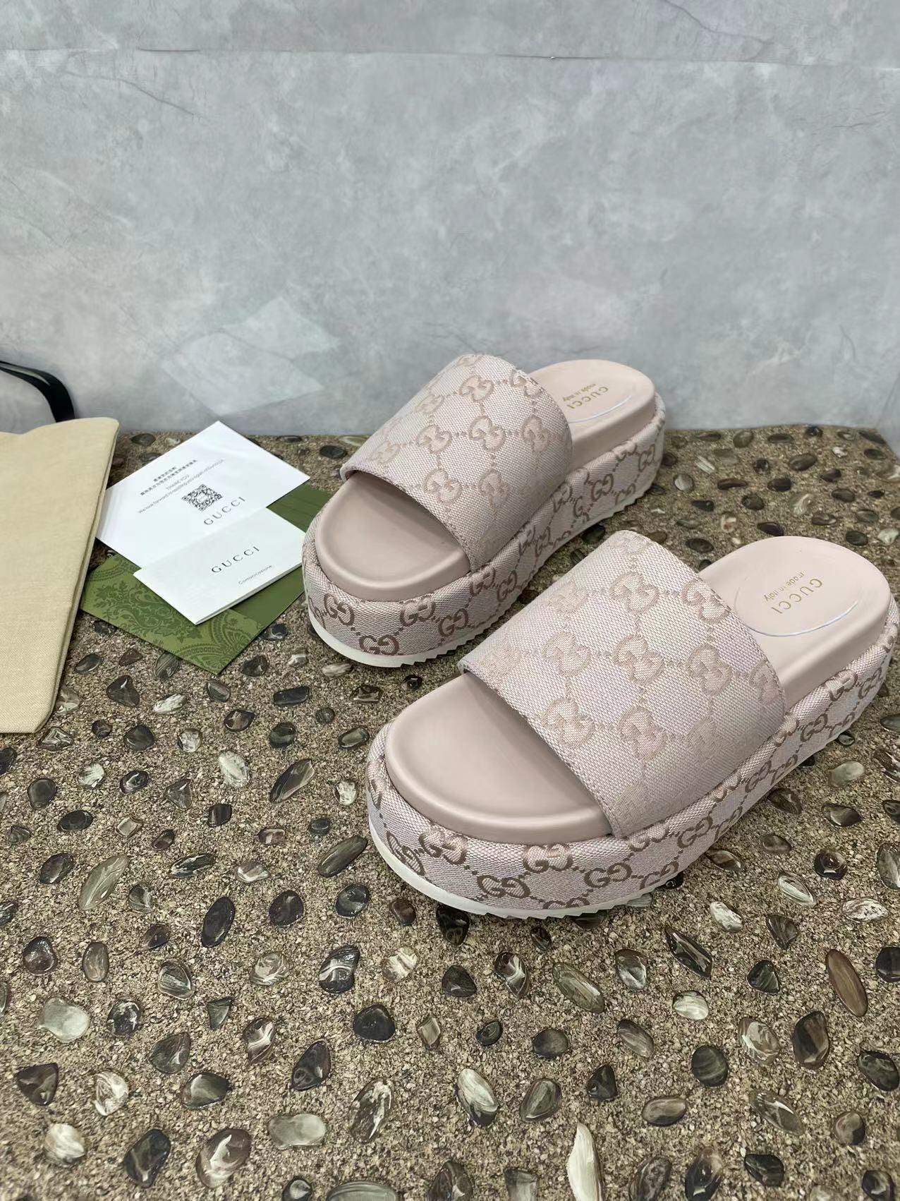 P220GUCCI Sitio web oficial Nuevo Sandalias de fondo grueso para mujer Primavera Verano Nuevo El log