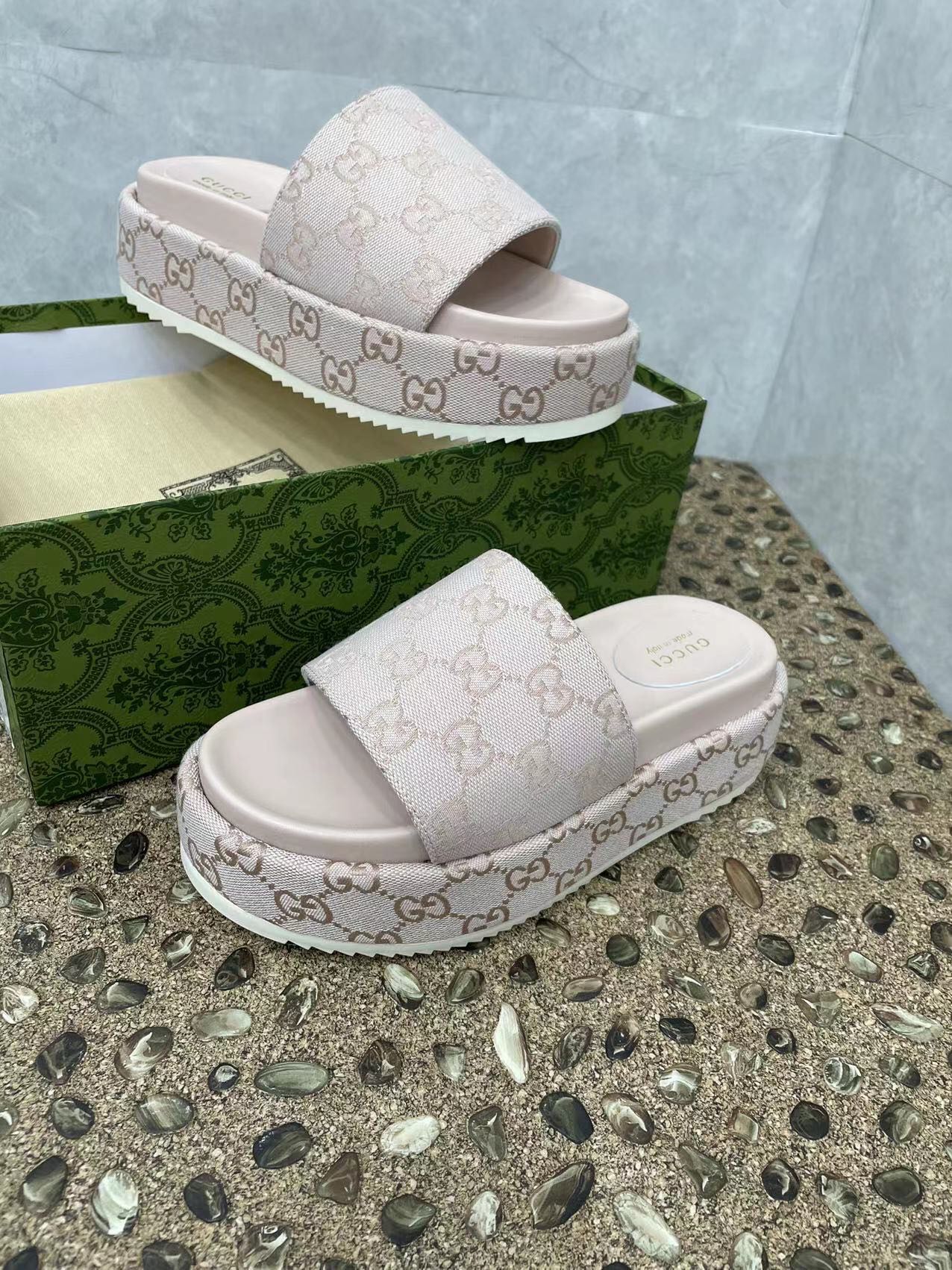 P220GUCCI Sitio web oficial Nuevo Sandalias de fondo grueso para mujer Primavera Verano Nuevo El log