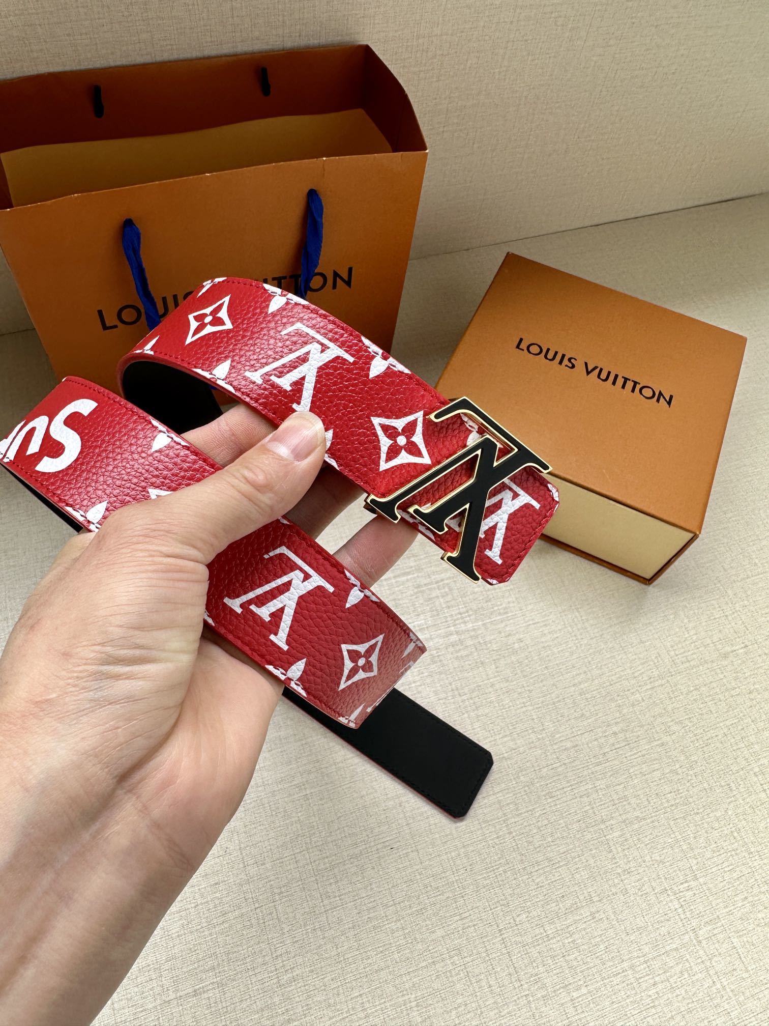 LVxSupreme联名合作款出货劲