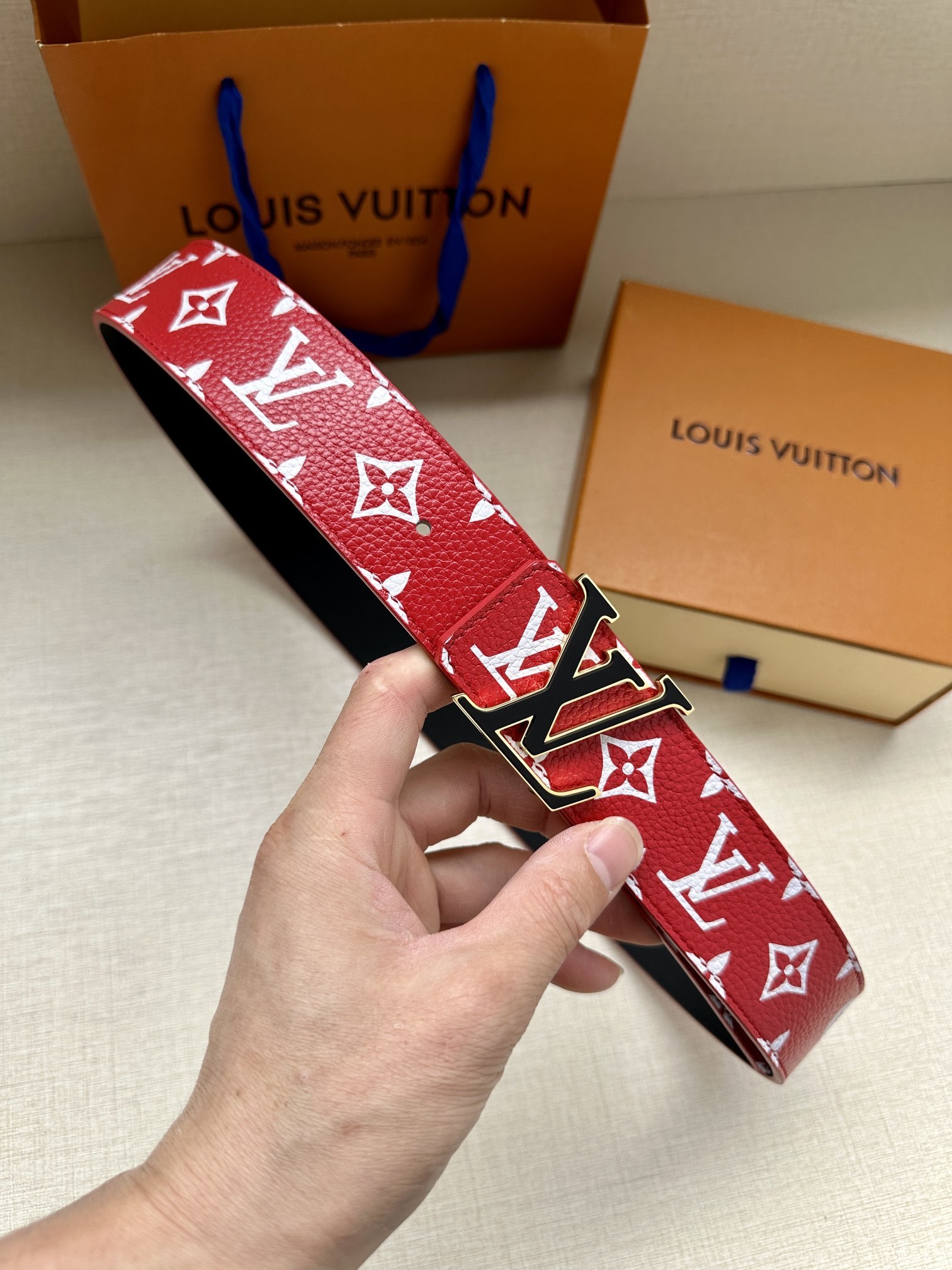 LVxSupreme联名合作款出货劲