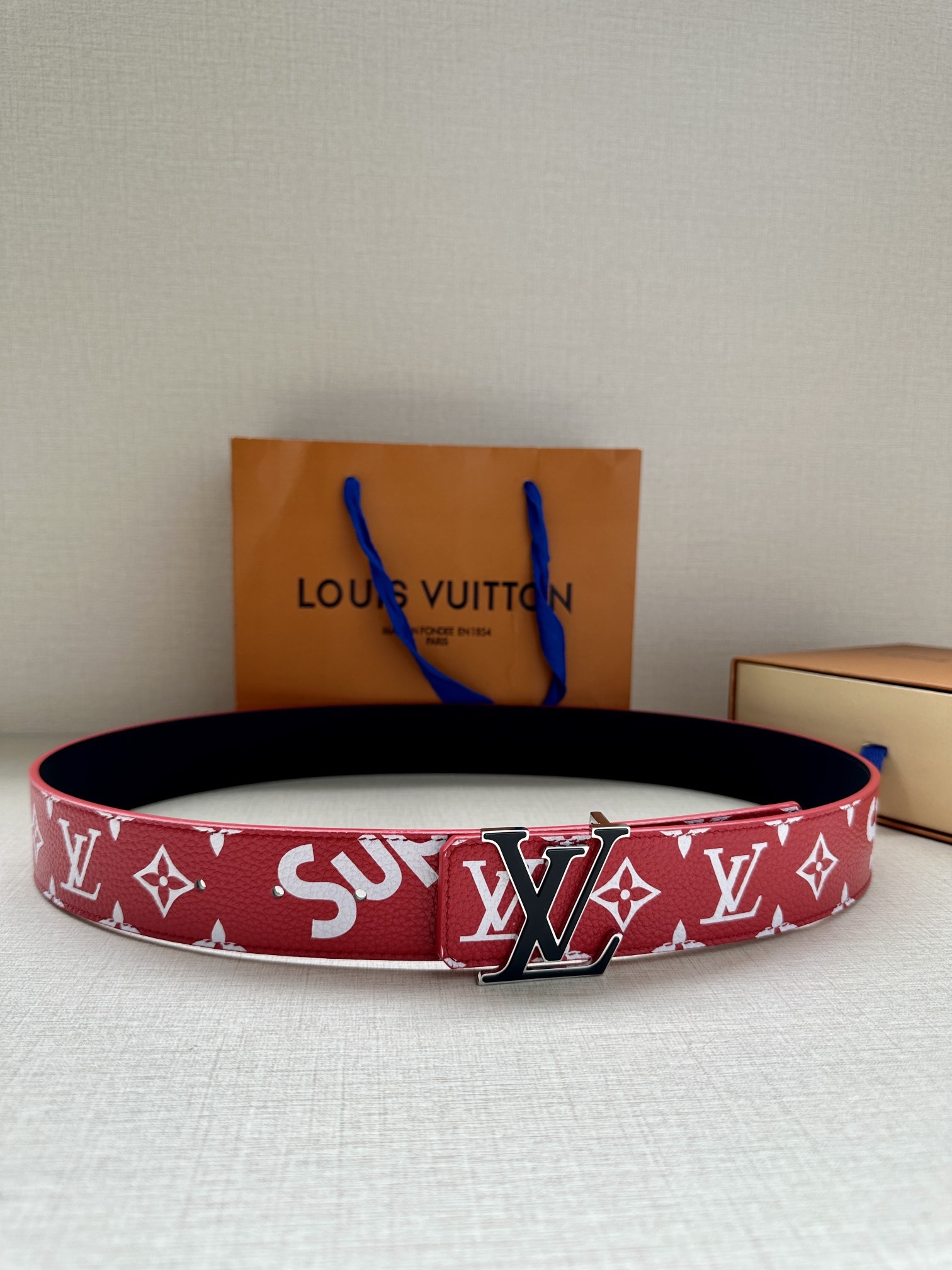 LVxSupreme联名合作款出货劲