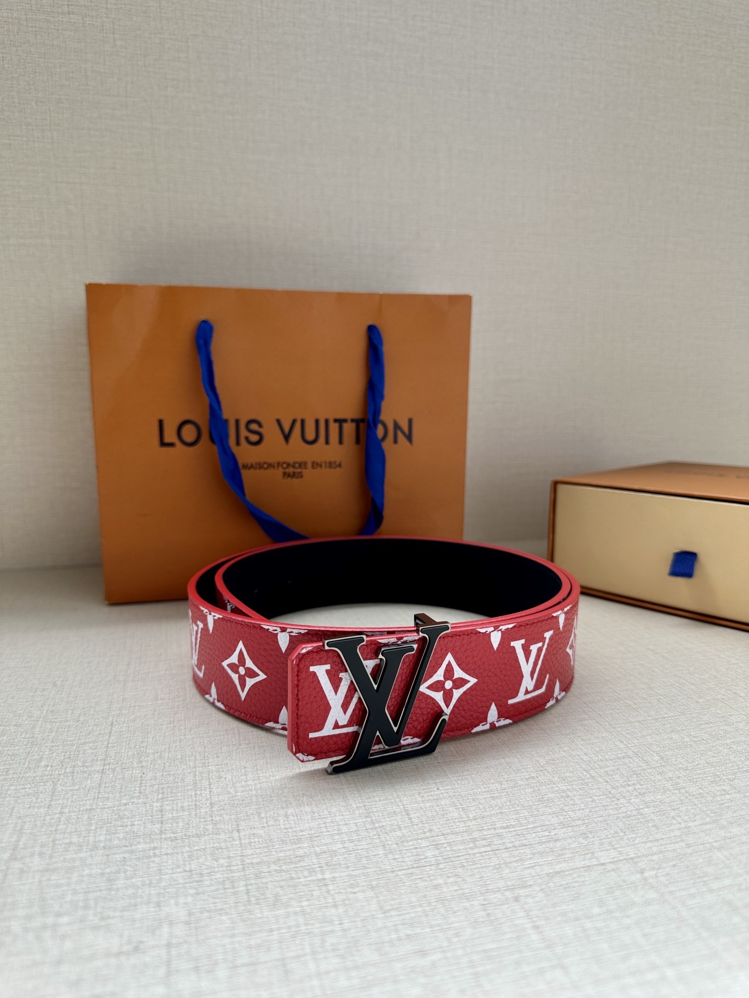 LVxSupreme联名合作款出货劲