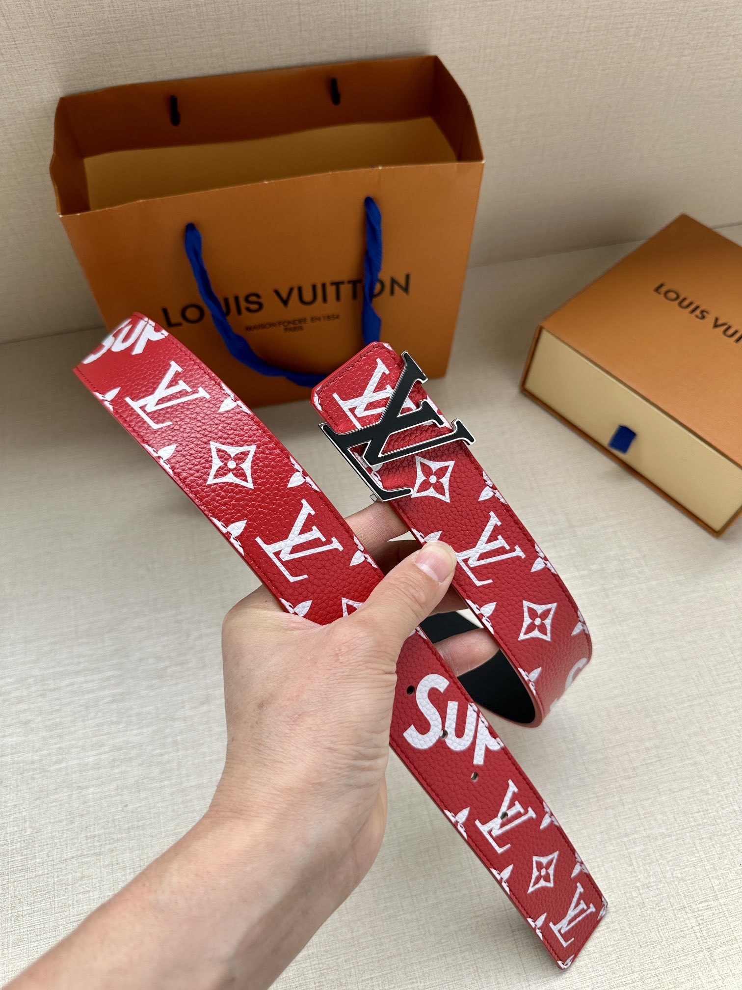 LVxSupreme联名合作款出货劲