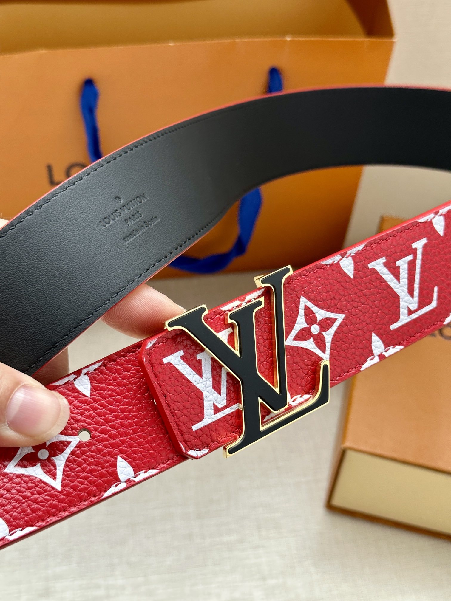 LVxSupreme联名合作款出货劲