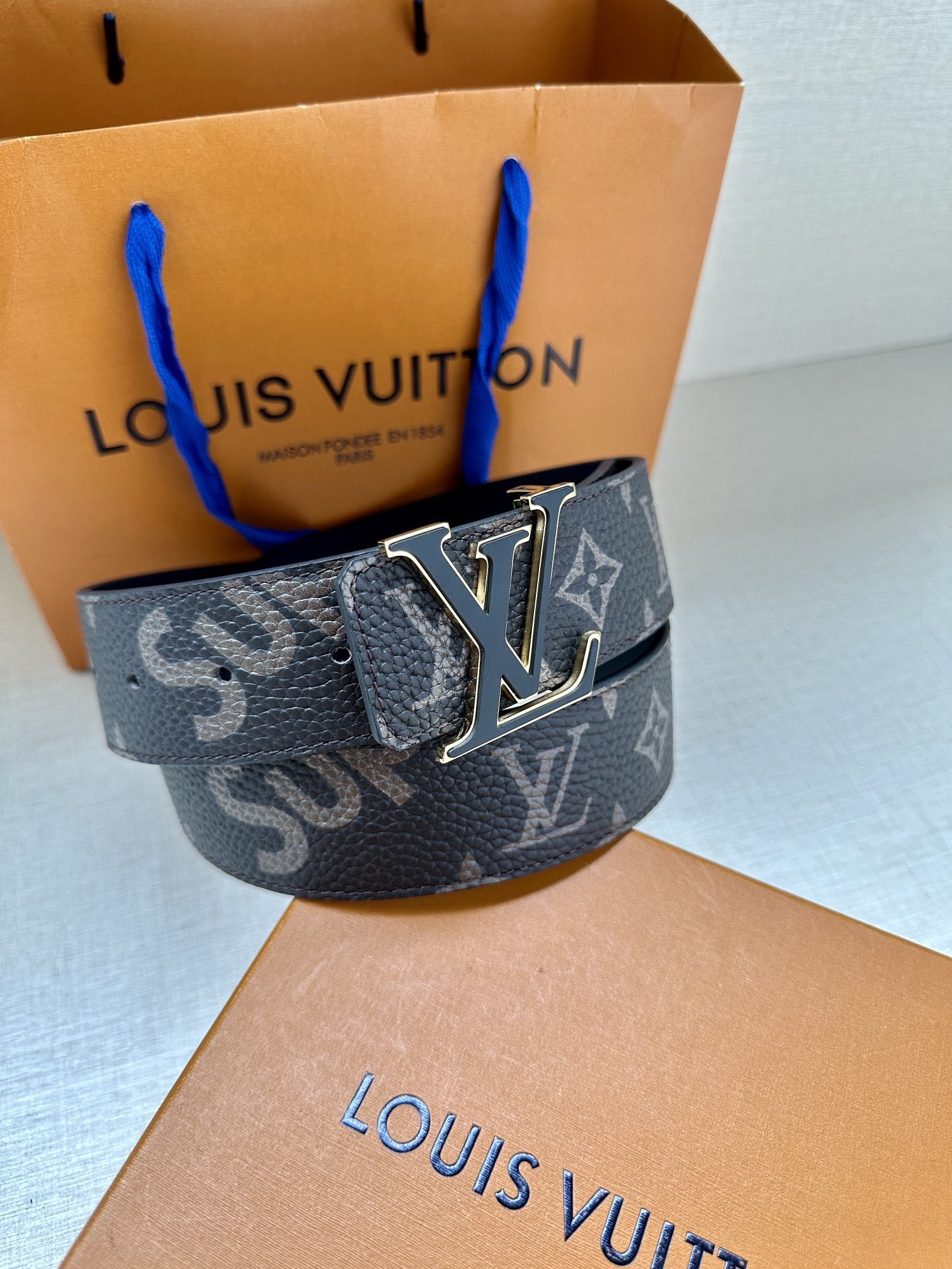LVxSupreme联名合作款出货劲